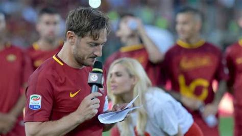 Il video davanti al negozio Rolex: lo sfottò di Ilary a Totti